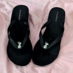 Black pump sandal